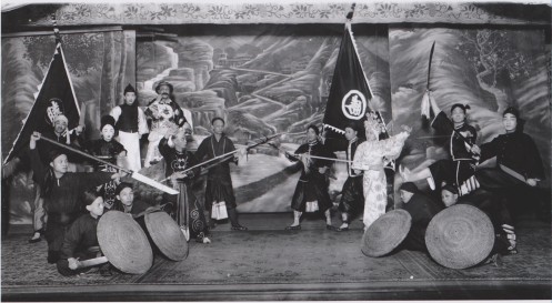 Cantonese Opera Performers in San Francisco, circa 1900. Source: http://chinesemartialstudies.com/2013/09/23/cantonese-popular-culture-and-the-creation-of-the-wing-chuns-opera-rebels/